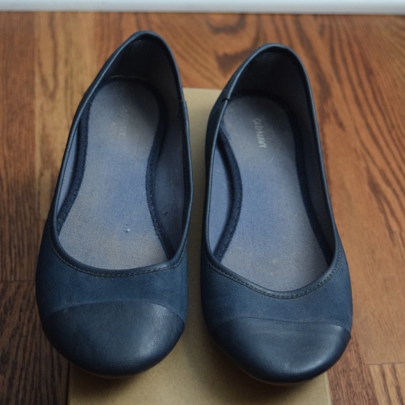 Old Navy Women's Navy Cap-Toe Flats - Size 8 - Picture 5 of 7